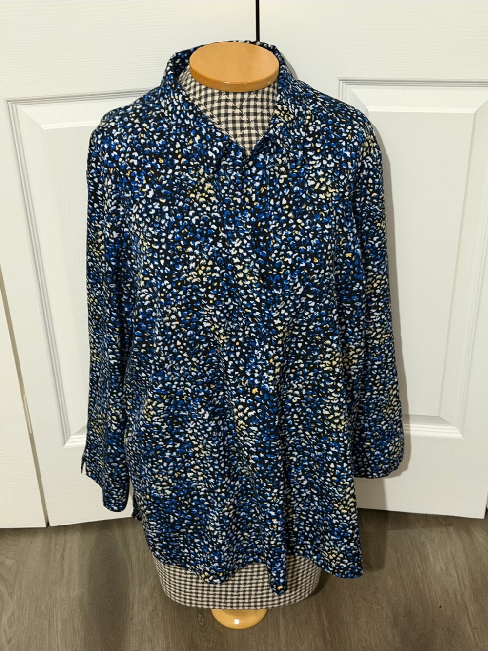 Investments Blue and White Dotted Button-Down Shirt XL
